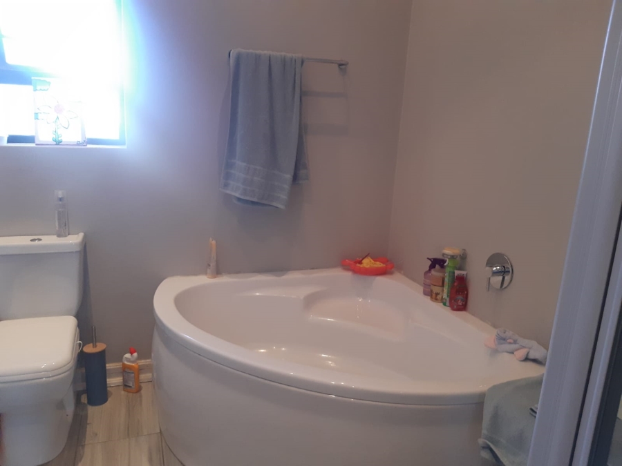 To Let 3 Bedroom Property for Rent in Hillside Free State